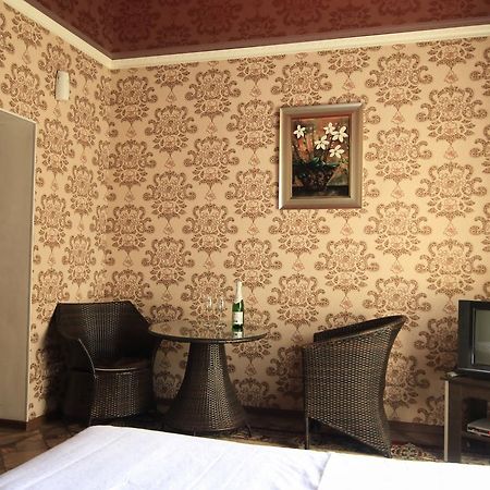 Carzone Motel Bisjkek Eksteriør billede